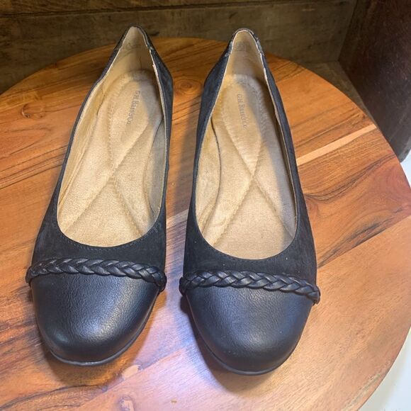 GH Bass womens flats.  Inv 5400c - Picture 1 of 6